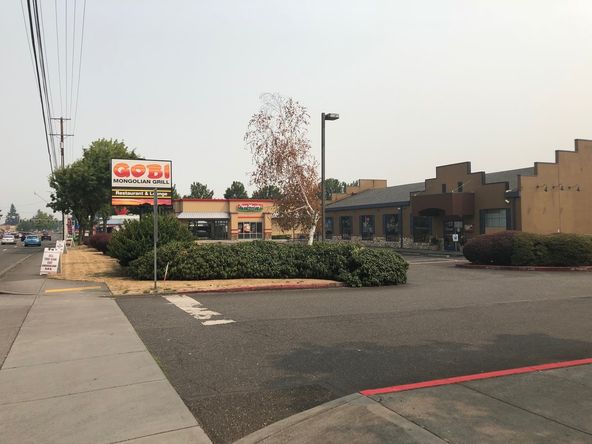 East Vancouver Restaurant Building & Business: 14387 SE Mill Plain Blvd, Vancouver, WA 98684